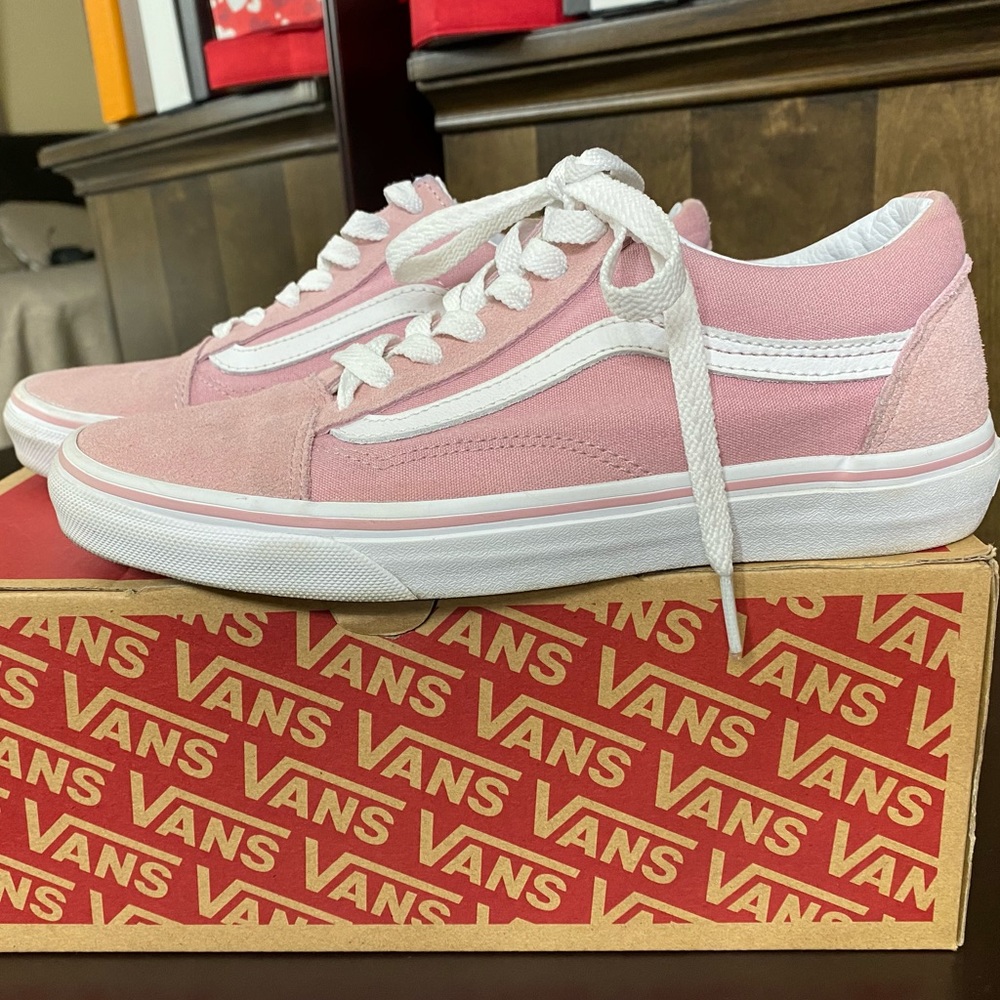 Vans, pink classics with shoe laces